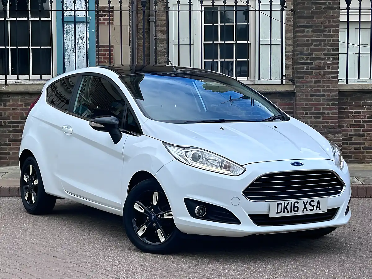 Used 2016 Ford Fiesta Zetec White - Front View