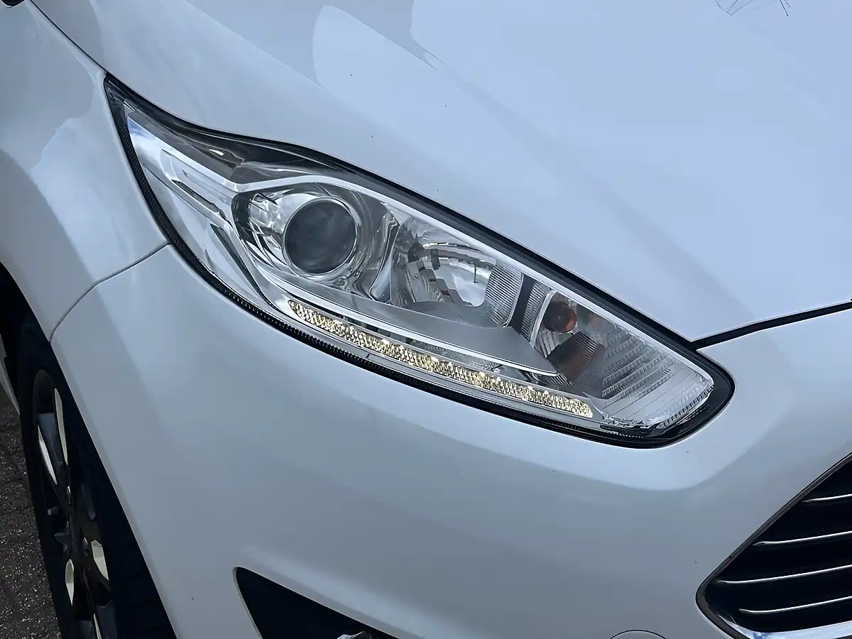 Used 2016 Ford Fiesta Zetec White - Interior and Exterior details 10