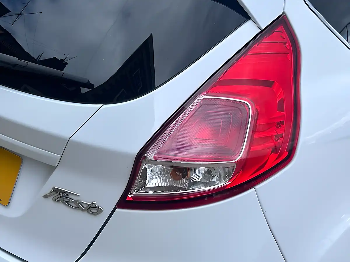 Used 2016 Ford Fiesta Zetec White - Interior and Exterior details 16