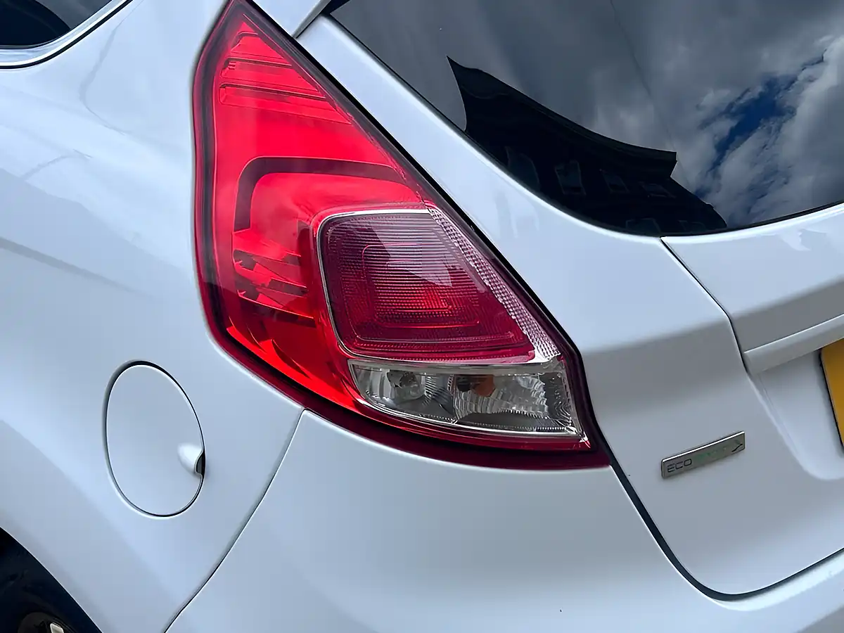 Used 2016 Ford Fiesta Zetec White - Interior and Exterior details 20