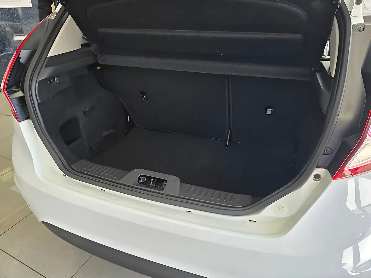 Used 2016 Ford Fiesta Zetec White - Interior and Exterior details 14
