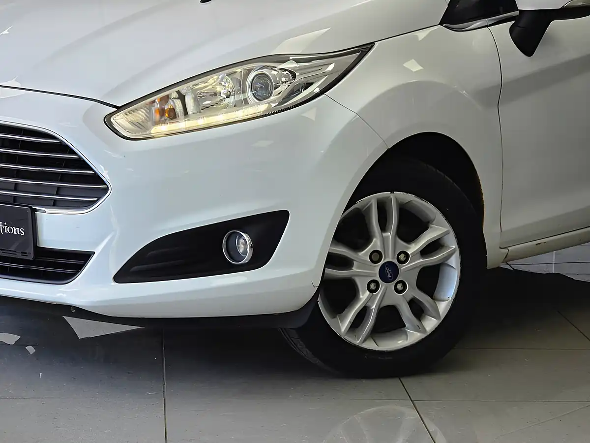 Used 2016 Ford Fiesta Zetec White - Interior and Exterior details 19