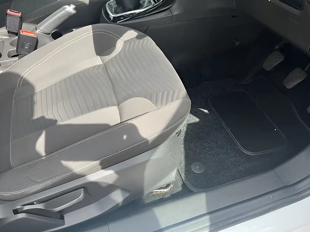 Used 2016 Ford Fiesta Zetec White - Interior and Exterior details 7