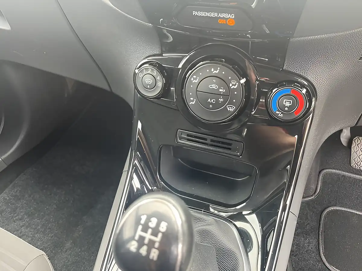 Used 2016 Ford Fiesta Zetec White - Interior and Exterior details 9