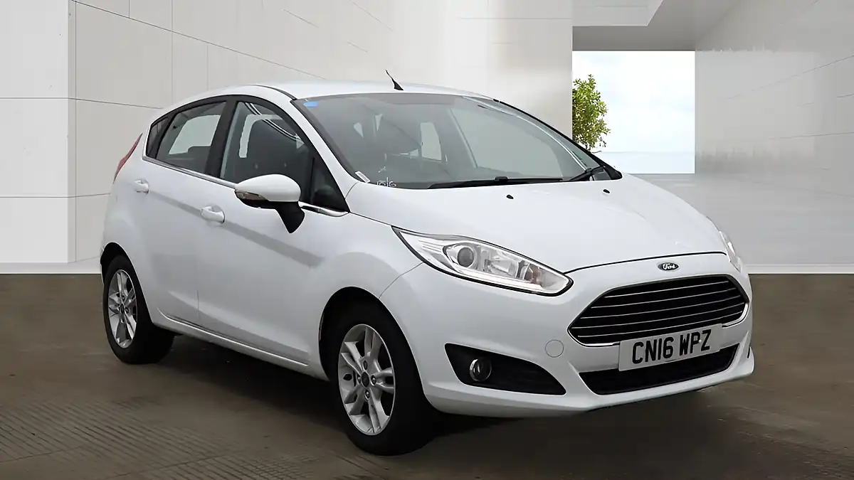 Used 2016 Ford Fiesta Zetec White - Front View