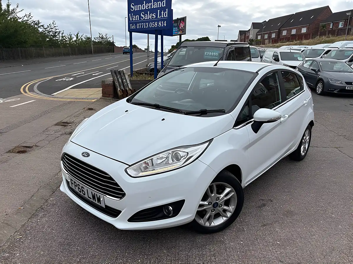 Used 2016 Ford Fiesta Zetec White - Front View
