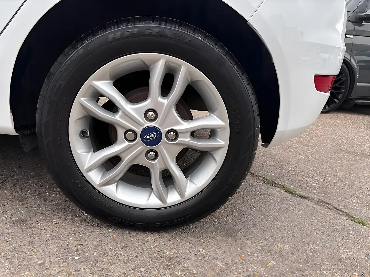 Used 2016 Ford Fiesta Zetec White - Interior and Exterior details 6