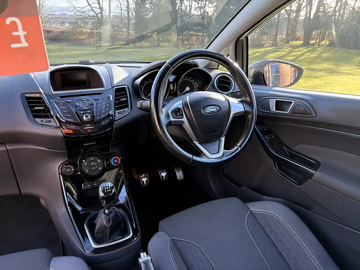 Used 2016 Ford Fiesta Ztech S Metallic Grey - Interior and Exterior details 6