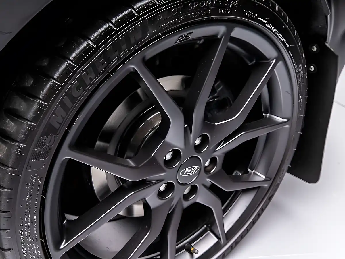 Used 2016 Ford Focus RS Black - Interior and Exterior details 13