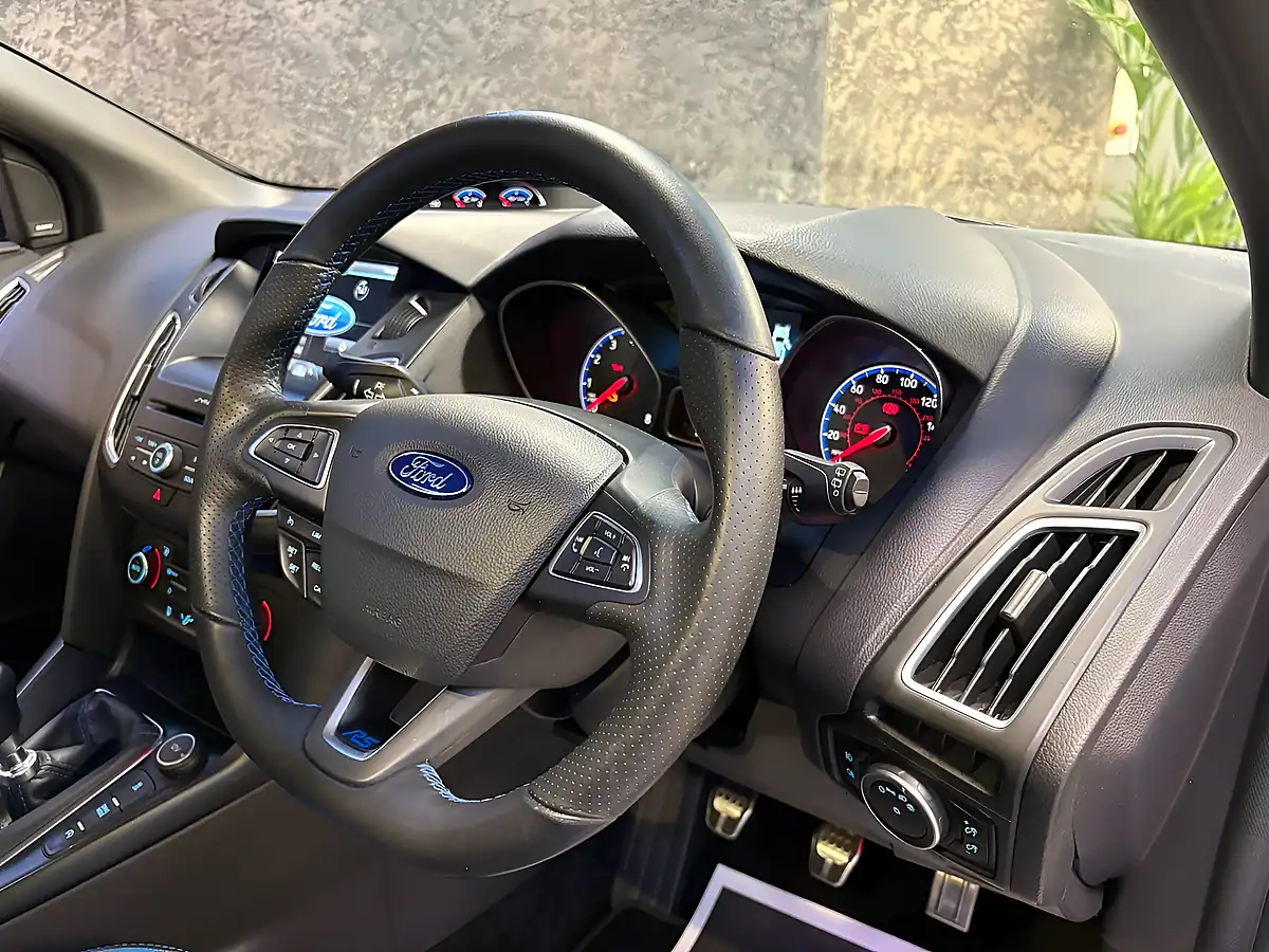 Used 2016 Ford Focus RS Blue - Interior and Exterior details 13