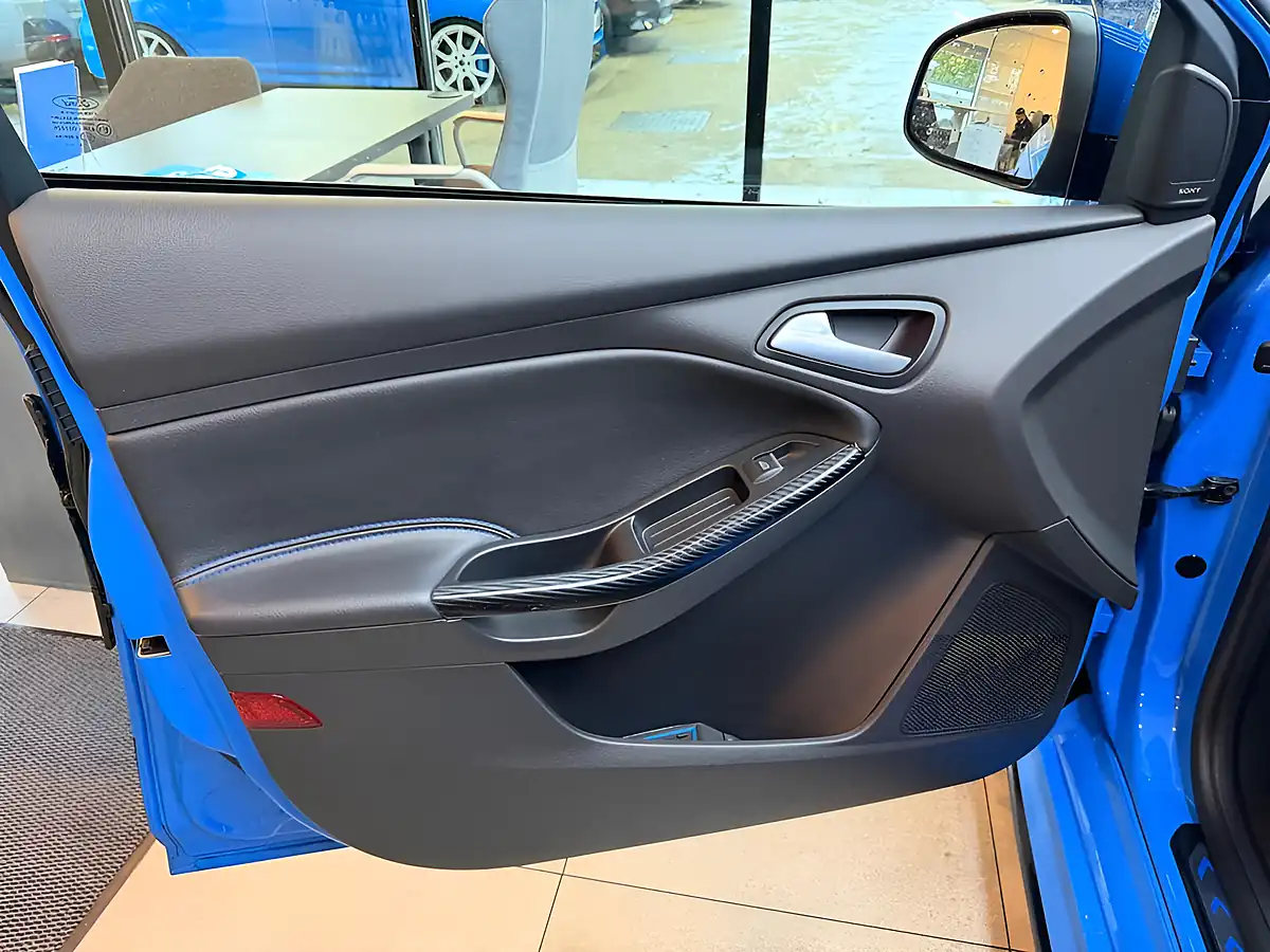 Used 2016 Ford Focus RS Blue - Interior and Exterior details 13