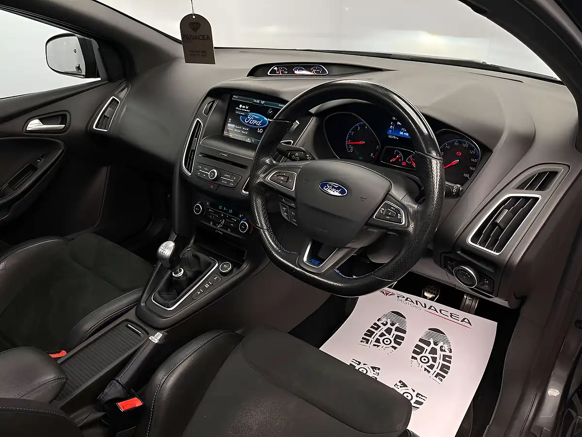 Used 2016 Ford Focus RS Grey - Interior and Exterior details 10