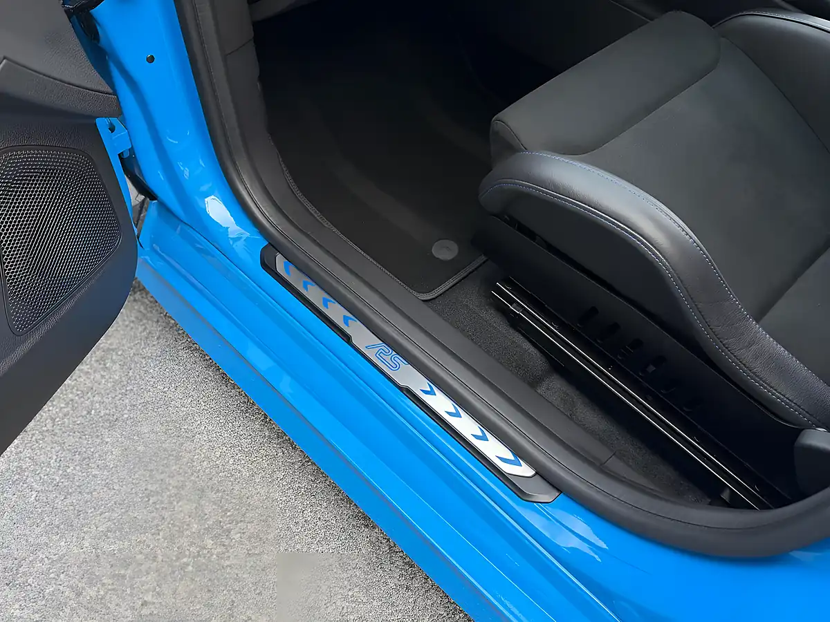 Used 2016 Ford Focus RS Nitrous Blue - Interior and Exterior details 10