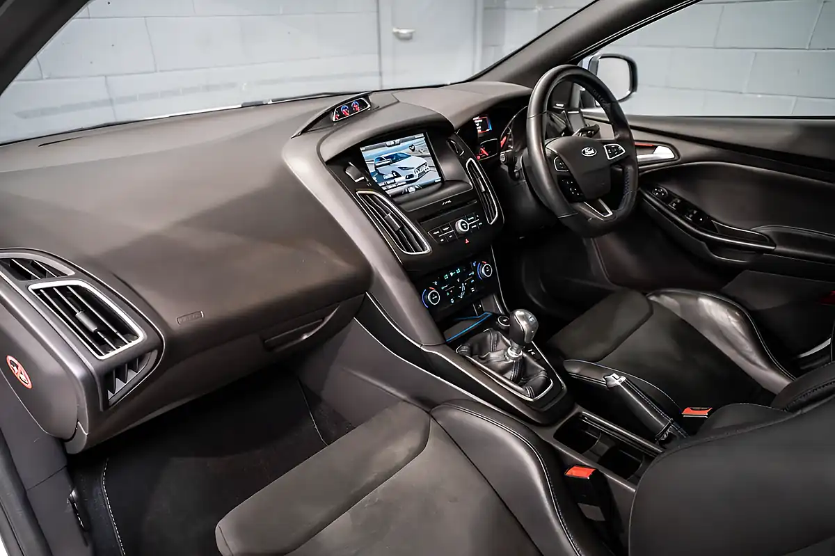 Used 2016 Ford Focus RS White - Interior and Exterior details 10
