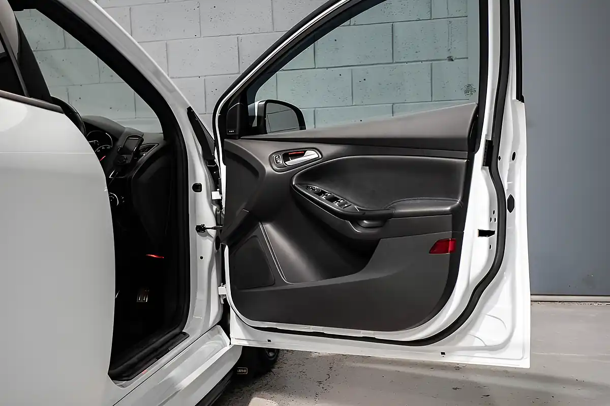 Used 2016 Ford Focus RS White - Interior and Exterior details 7
