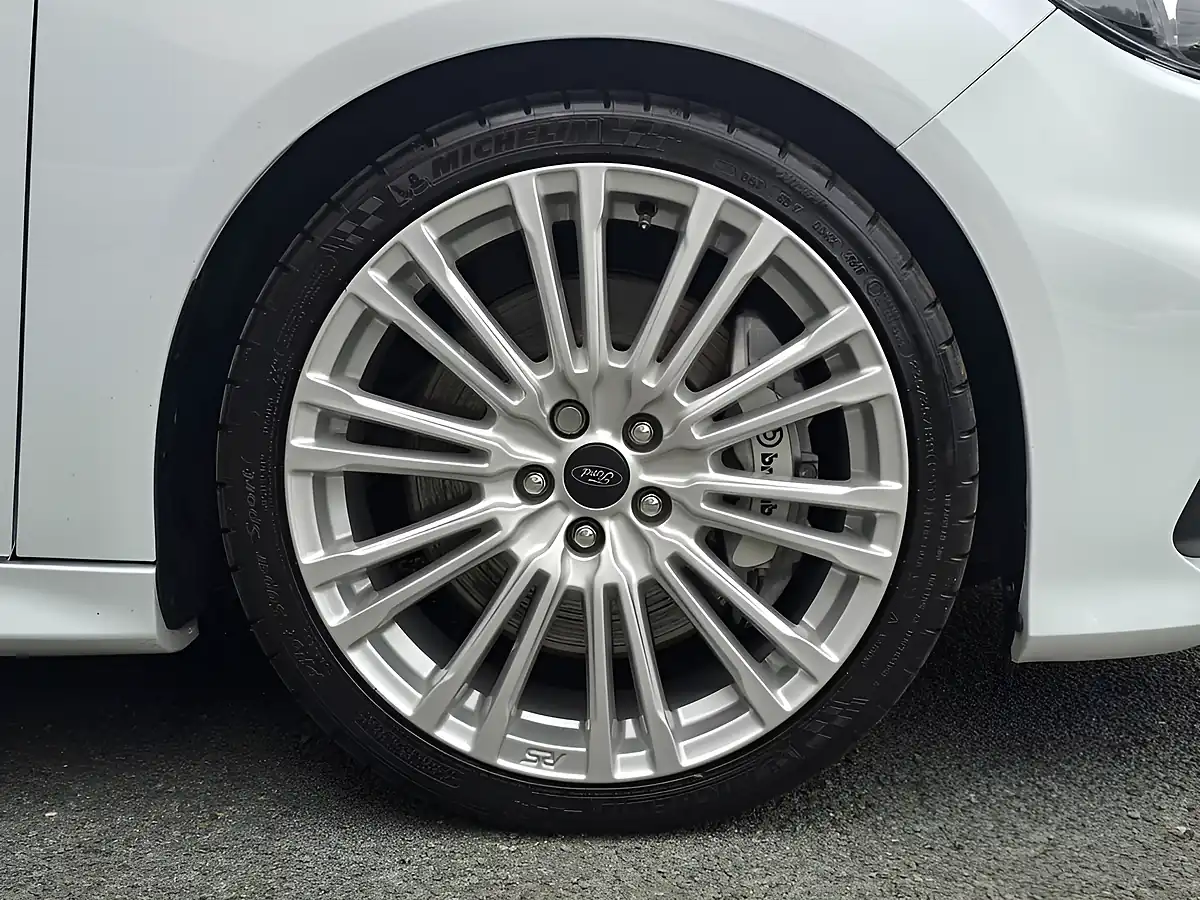 Used 2016 Ford Focus RS White - Interior and Exterior details 10