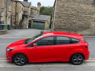 Used 2016 Ford Focus ST-1 Red - Interior and Exterior details 10