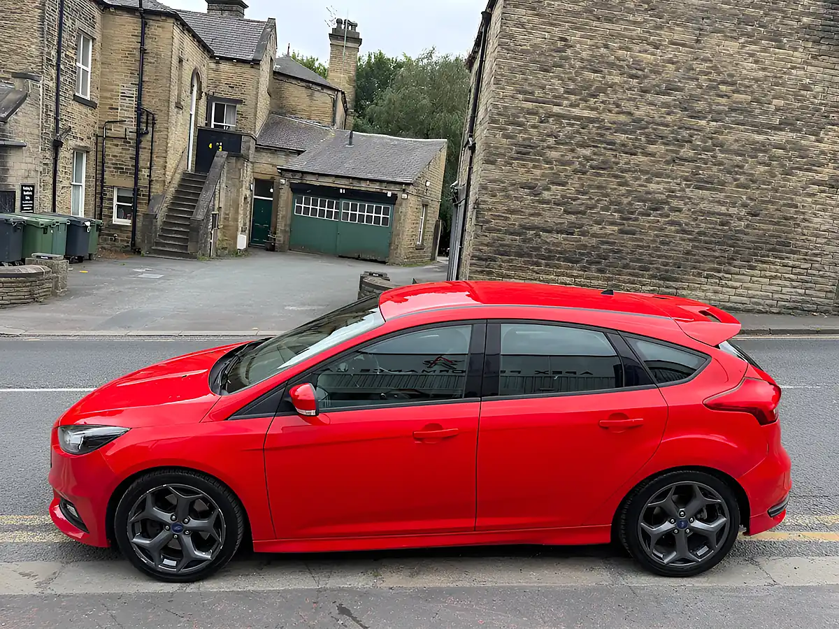 Used 2016 Ford Focus ST-1 Red - Interior and Exterior details 10
