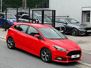 Used 2016 Ford Focus ST-1 Red - Interior and Exterior details 11