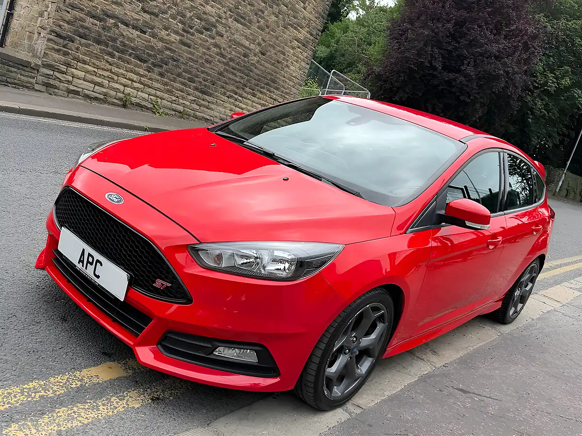 Used 2016 Ford Focus ST-1 Red - Interior and Exterior details 3