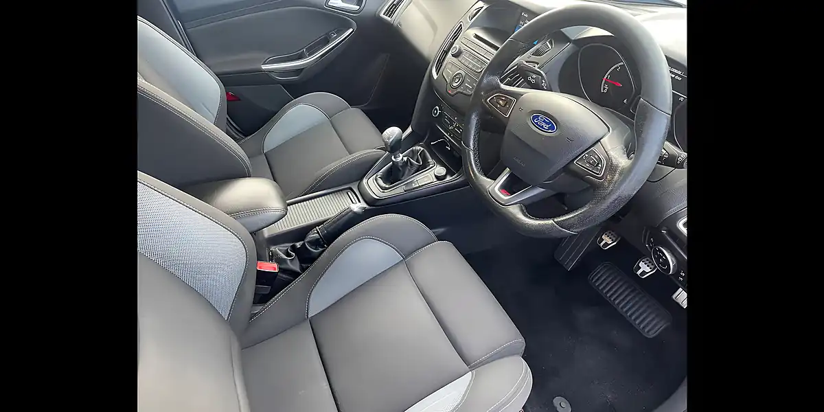 Used 2016 Ford Focus ST-1 Silver - Interior and Exterior details 14