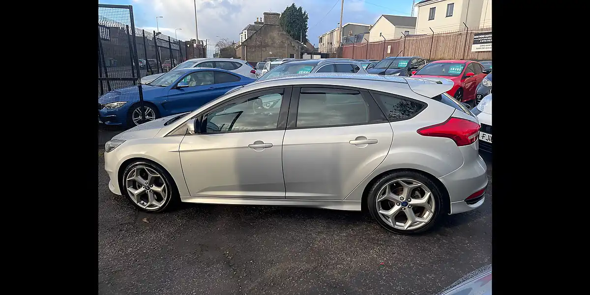 Used 2016 Ford Focus ST-1 Silver - Interior and Exterior details 7