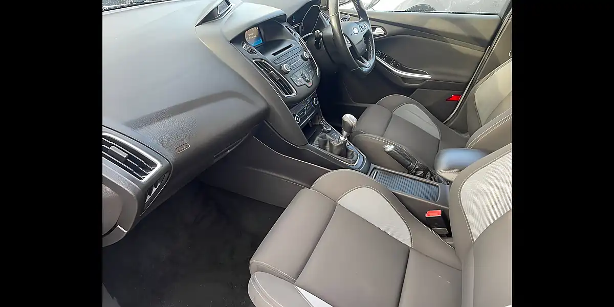 Used 2016 Ford Focus ST-1 Silver - Interior and Exterior details 9