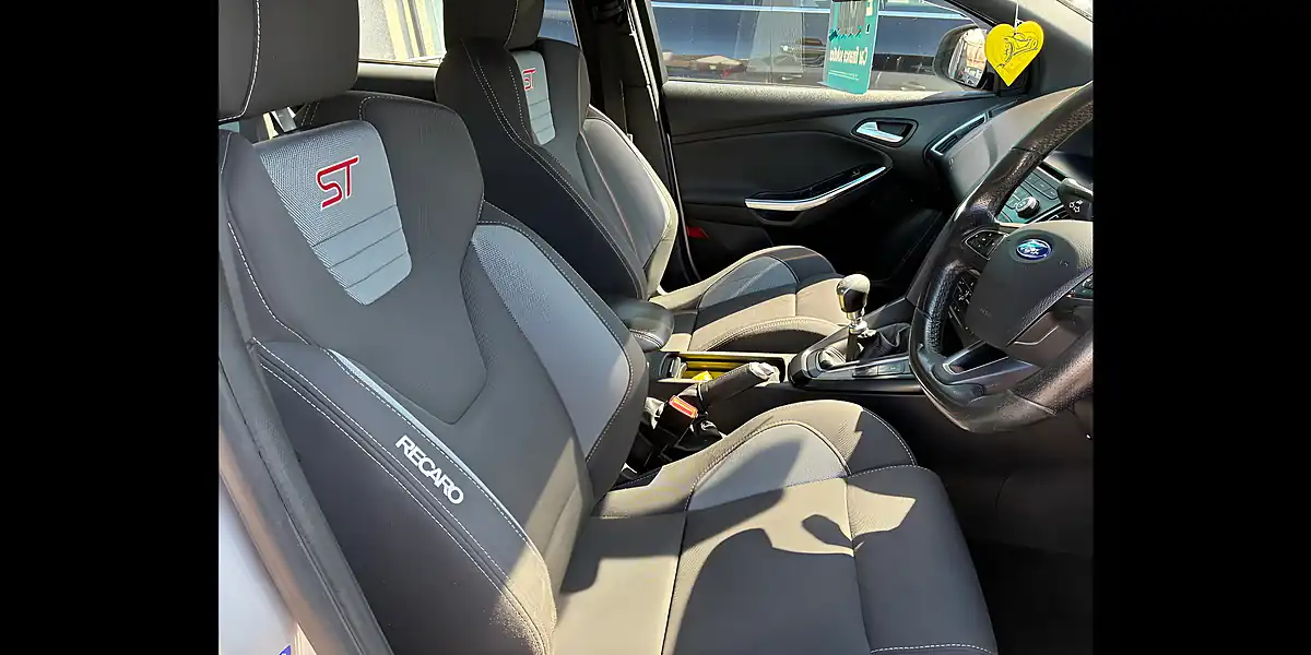 Used 2016 Ford Focus ST-1 Silver - Interior and Exterior details 11