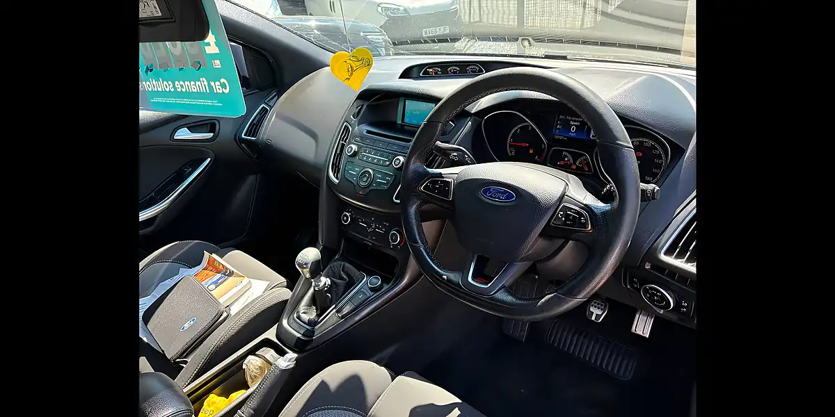 Used 2016 Ford Focus ST-1 Silver - Interior and Exterior details 18