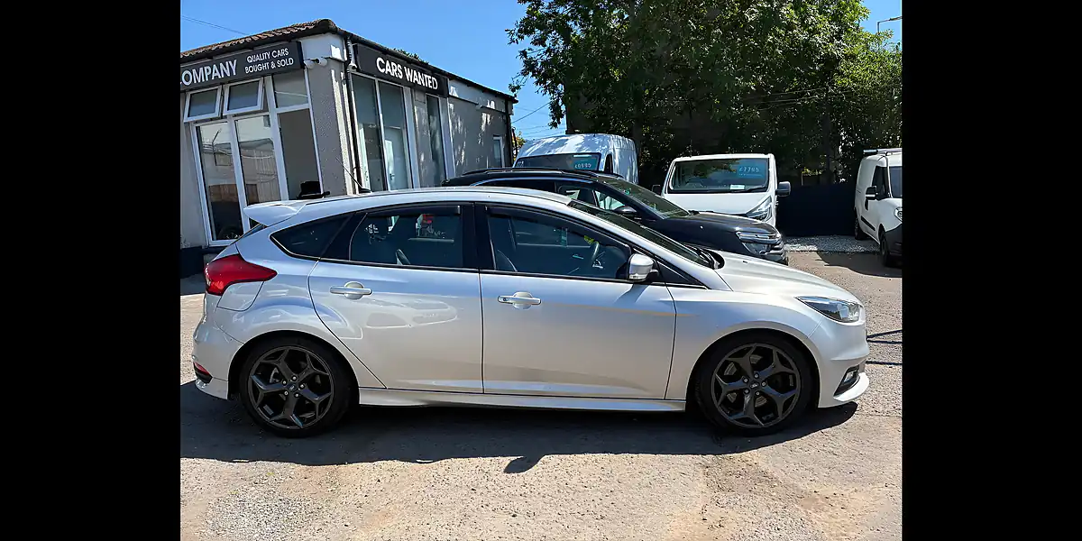 Used 2016 Ford Focus ST-1 Silver - Interior and Exterior details 7