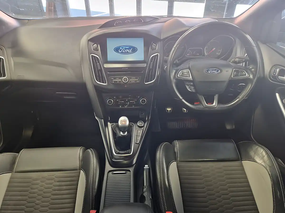 Used 2016 Ford Focus ST-2 Black - Interior and Exterior details 10