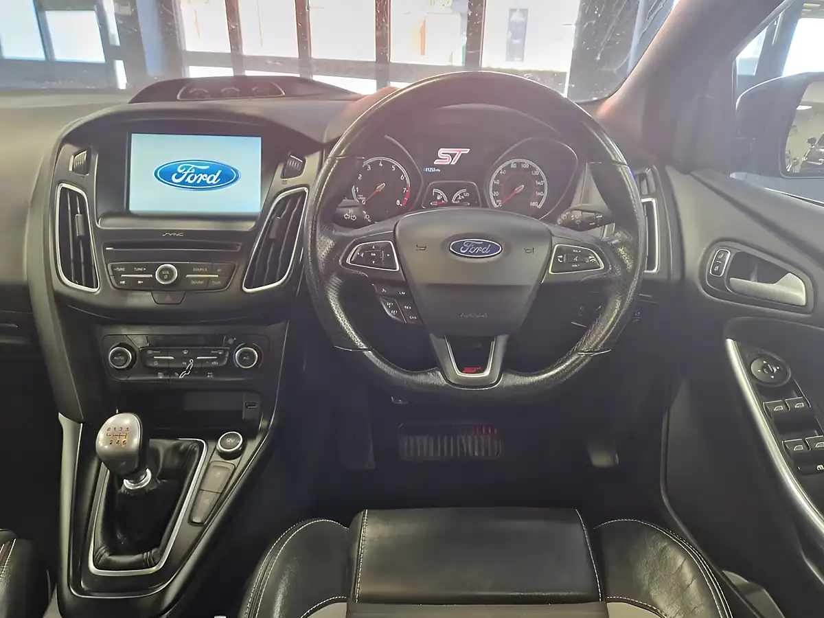 Used 2016 Ford Focus ST-2 Black - Interior and Exterior details 11