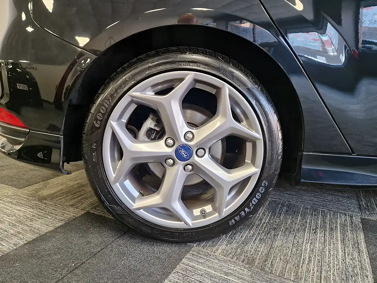 Used 2016 Ford Focus ST-2 Black - Interior and Exterior details 12