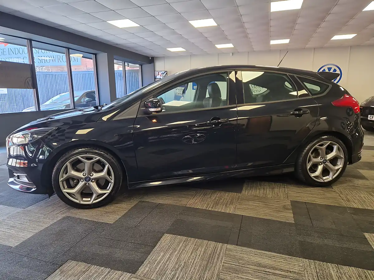 Used 2016 Ford Focus ST-2 Black - Interior and Exterior details 5