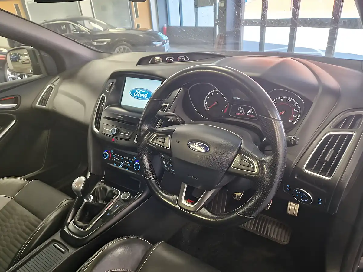 Used 2016 Ford Focus ST-2 Black - Interior and Exterior details 7