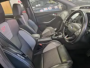 Used 2016 Ford Focus ST-2 Black - Interior and Exterior details 8