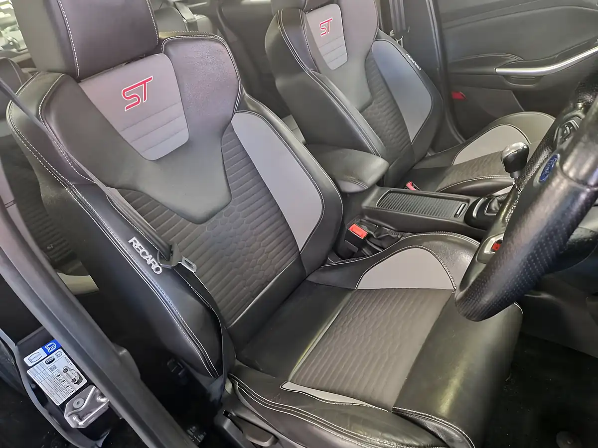 Used 2016 Ford Focus ST-2 Black - Interior and Exterior details 9