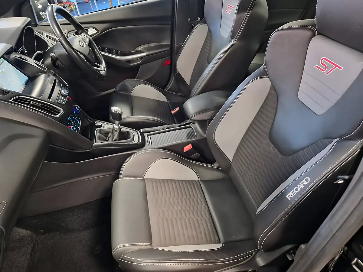 Used 2016 Ford Focus ST-2 Black - Interior and Exterior details 14