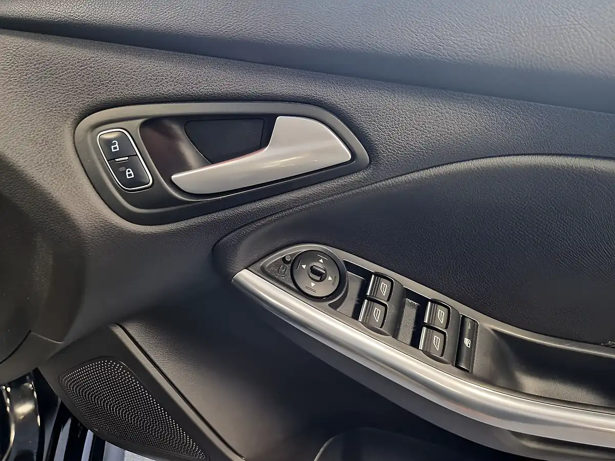Used 2016 Ford Focus ST-2 Black - Interior and Exterior details 16