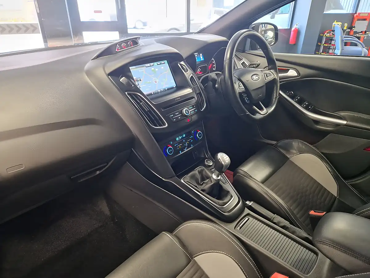 Used 2016 Ford Focus ST-2 Black - Interior and Exterior details 17