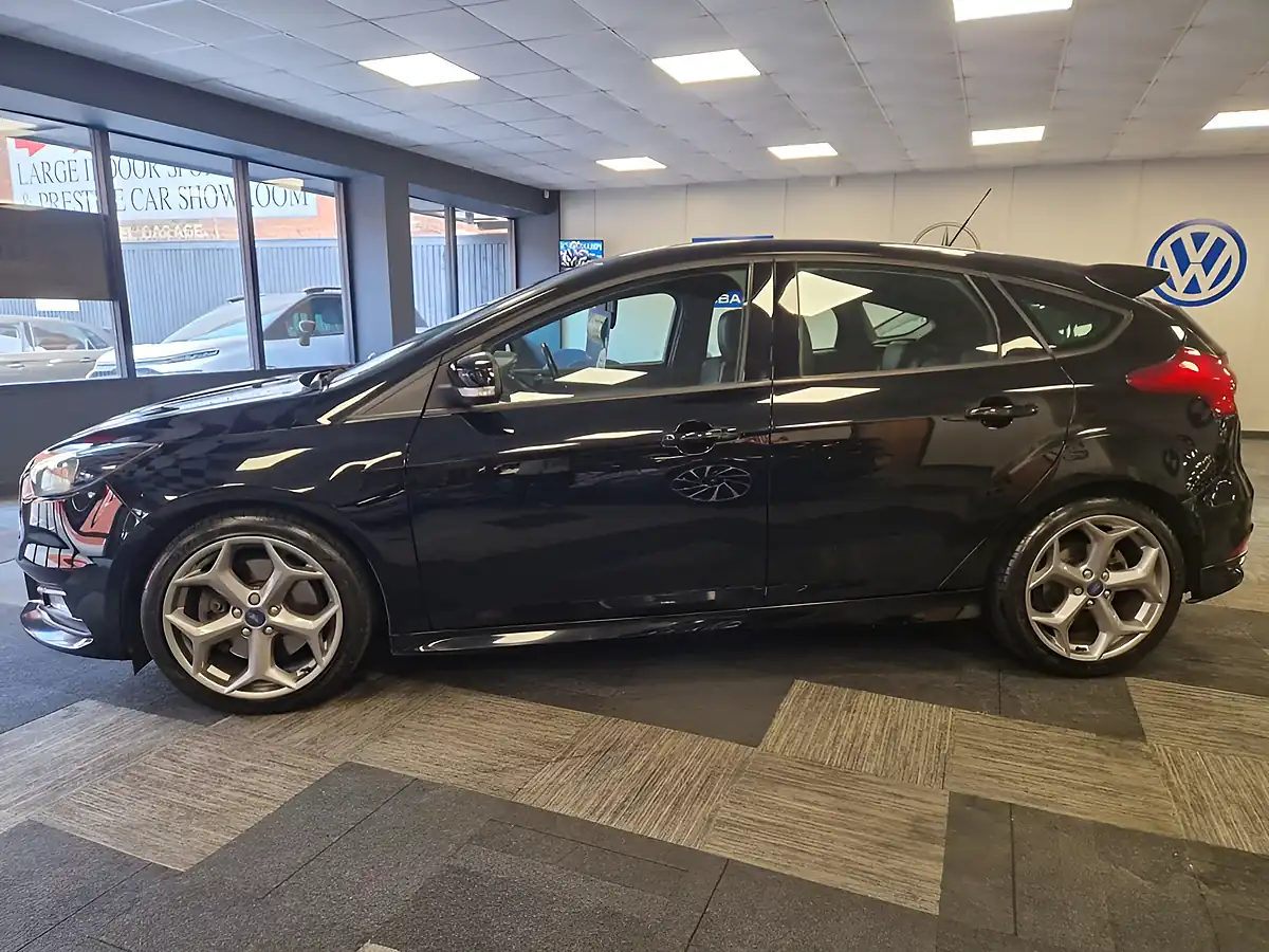 Used 2016 Ford Focus ST-2 Black - Interior and Exterior details 5