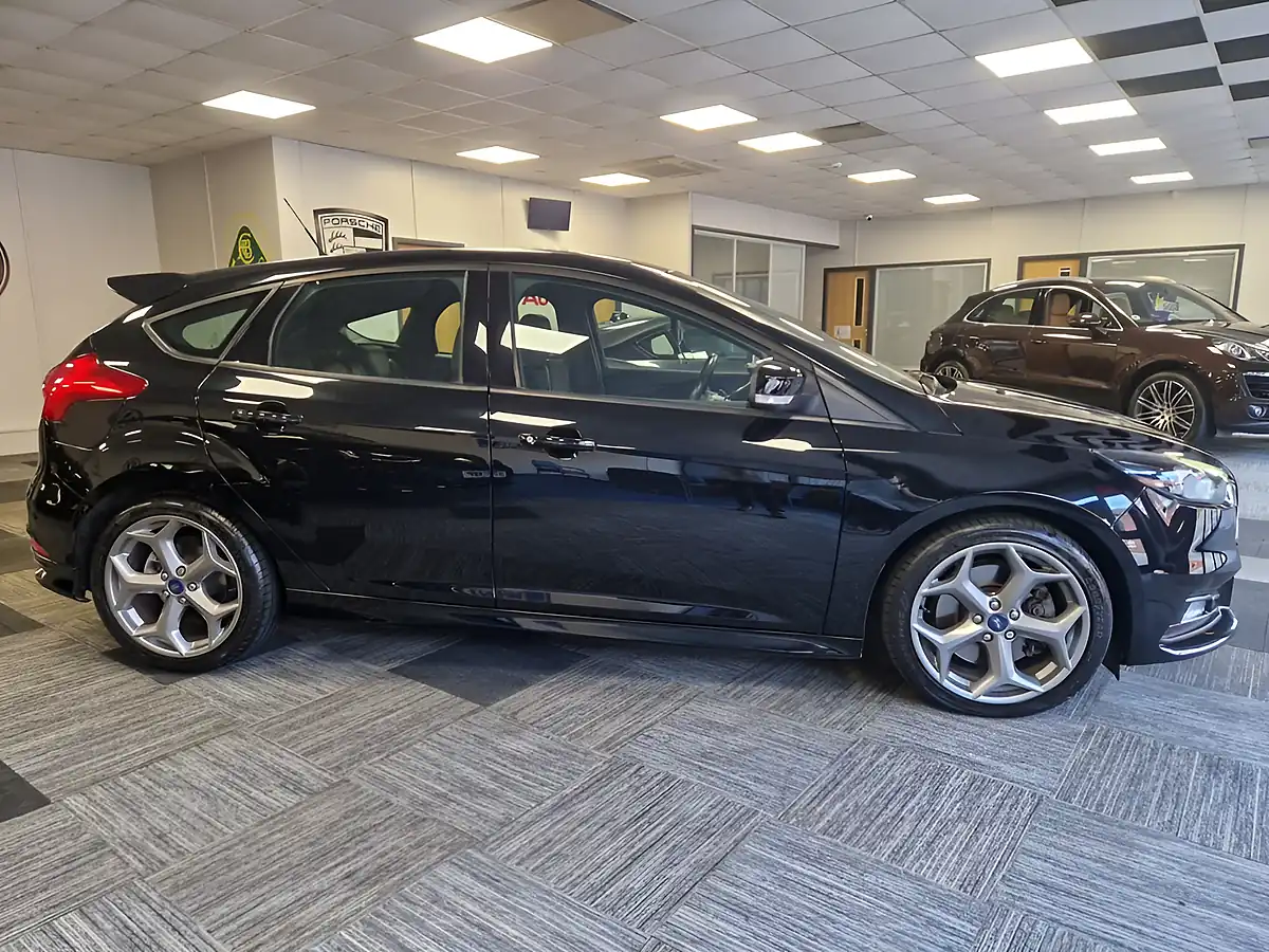 Used 2016 Ford Focus ST-2 Black - Interior and Exterior details 6