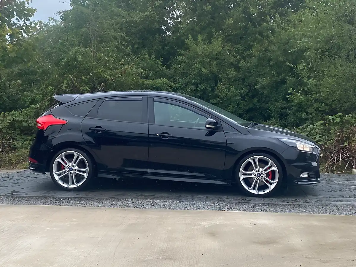 Used 2016 Ford Focus ST-2 Black - Interior and Exterior details 18