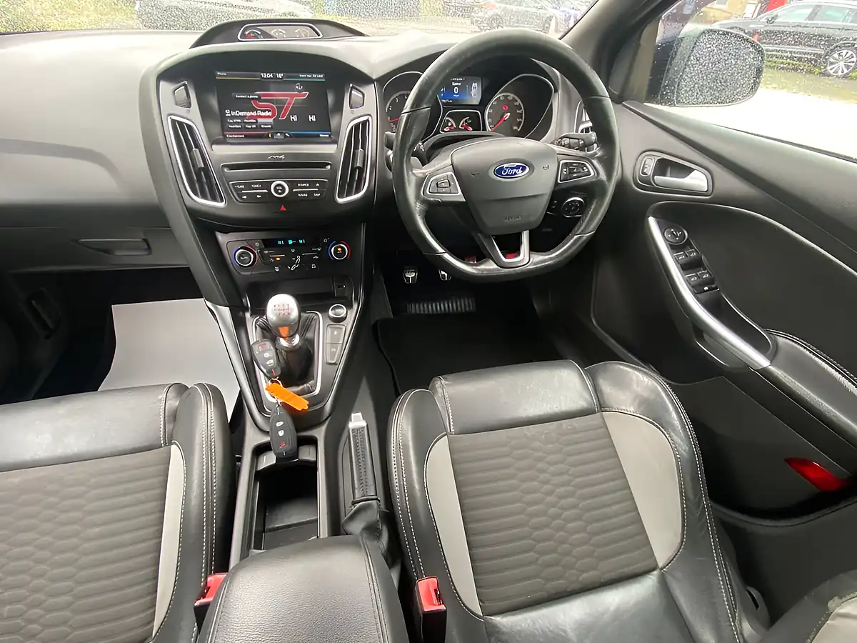 Used 2016 Ford Focus ST-2 Black - Interior and Exterior details 4