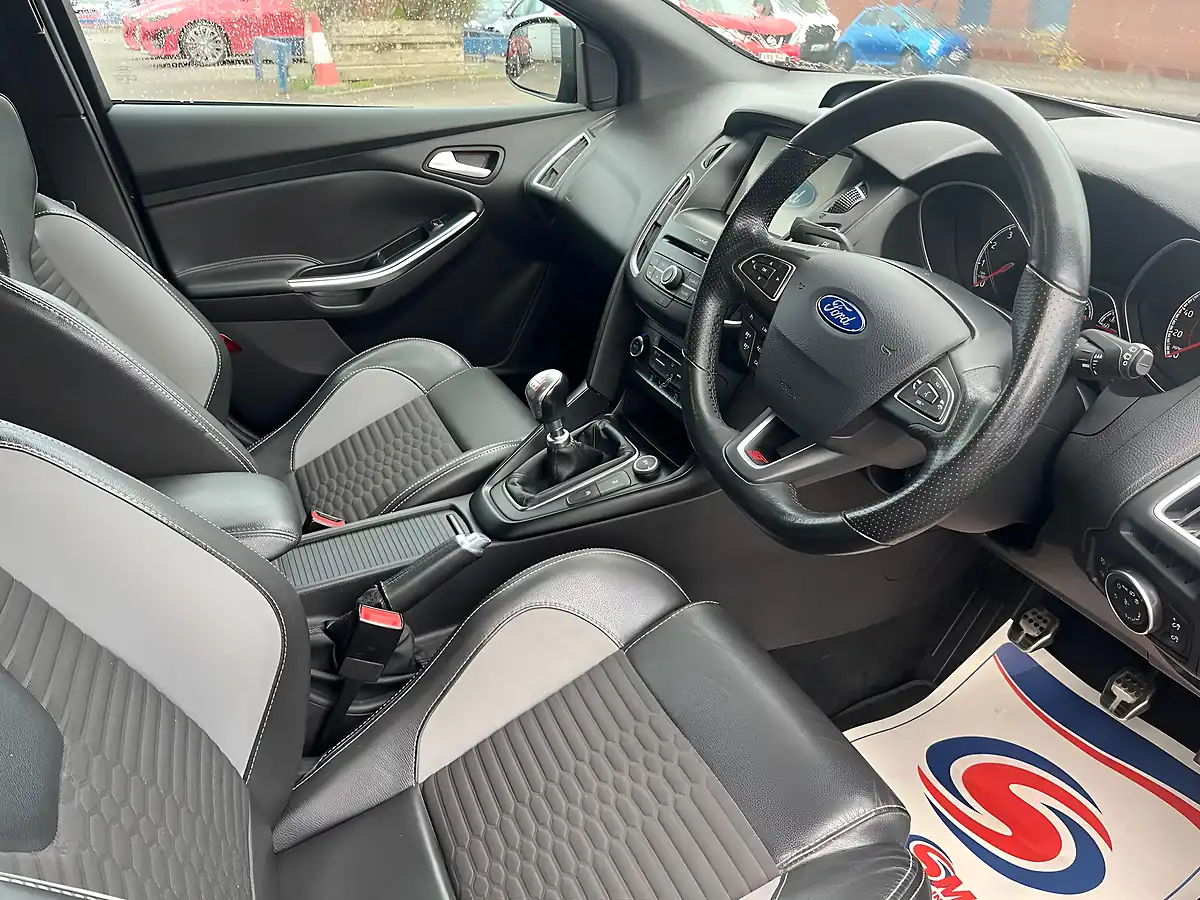 Used 2016 Ford Focus ST-2 Black - Interior and Exterior details 12