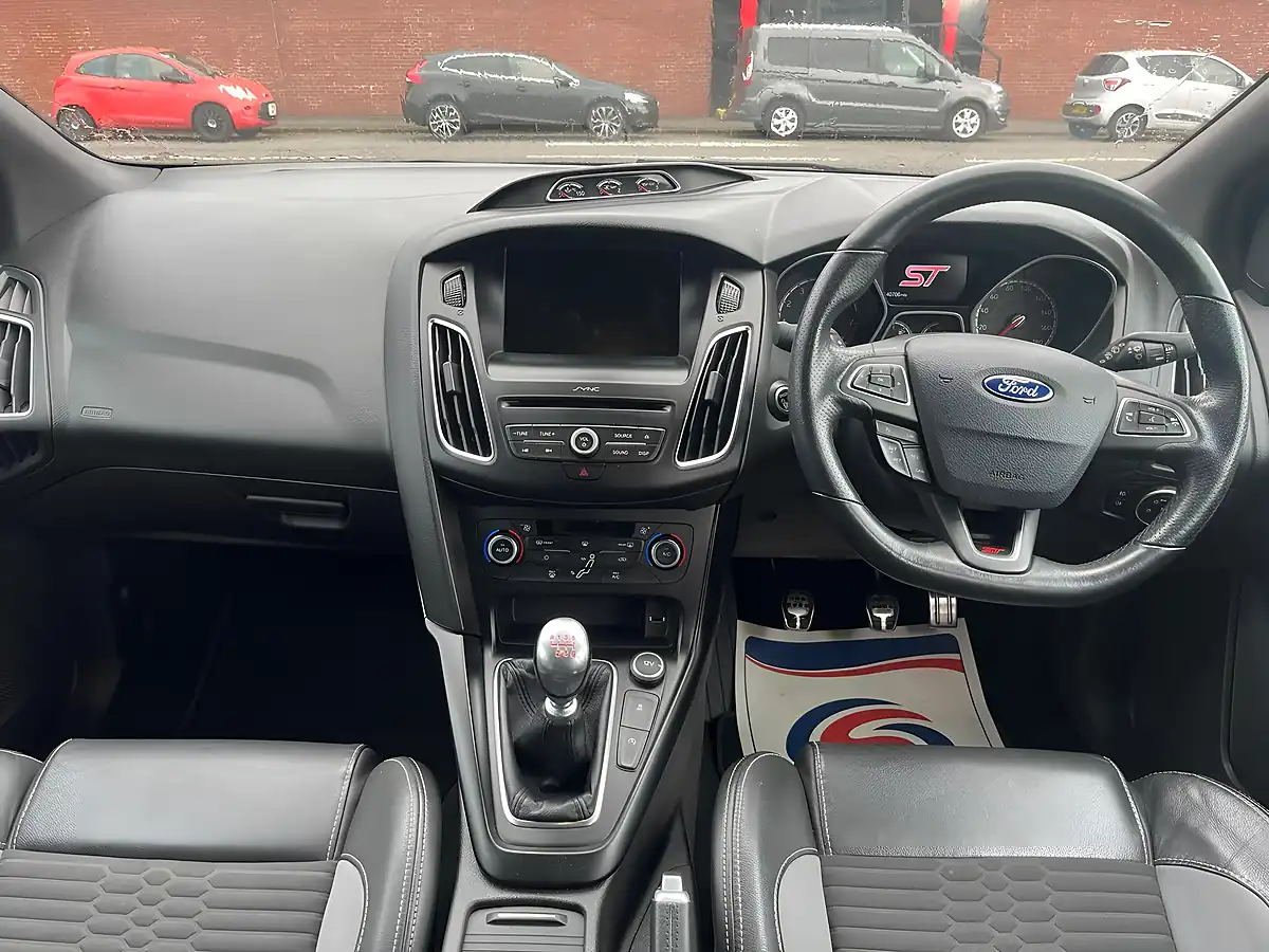 Used 2016 Ford Focus ST-2 Black - Interior and Exterior details 15
