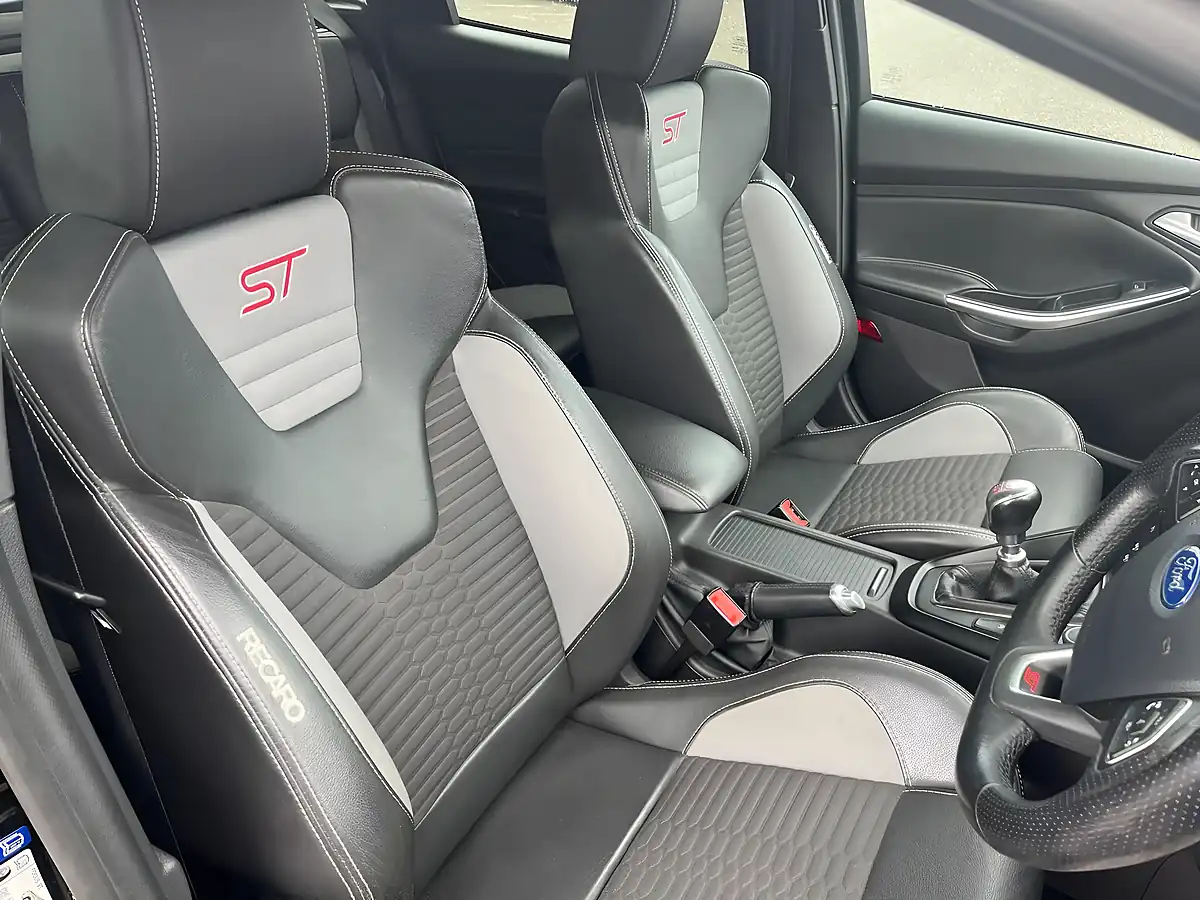 Used 2016 Ford Focus ST-2 Black - Interior and Exterior details 16