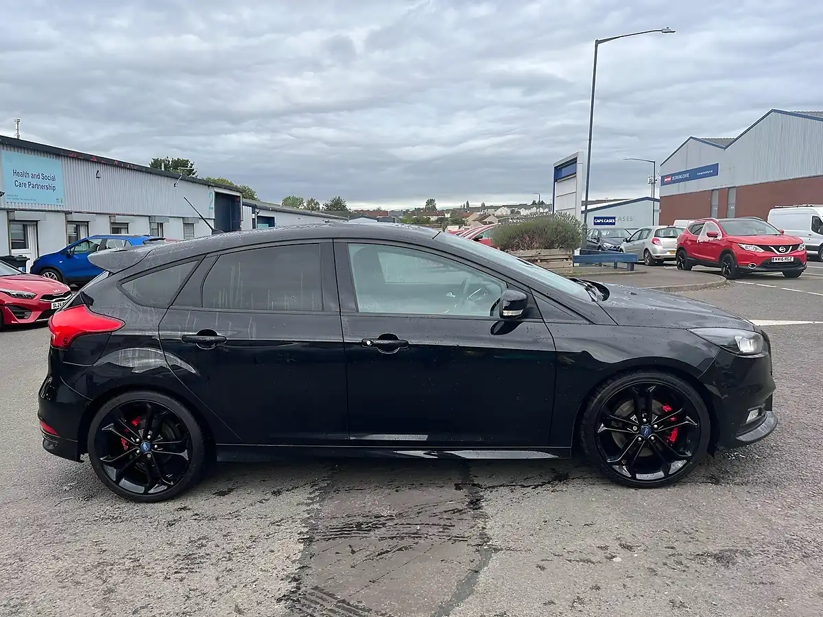 Used 2016 Ford Focus ST-2 Black - Interior and Exterior details 4