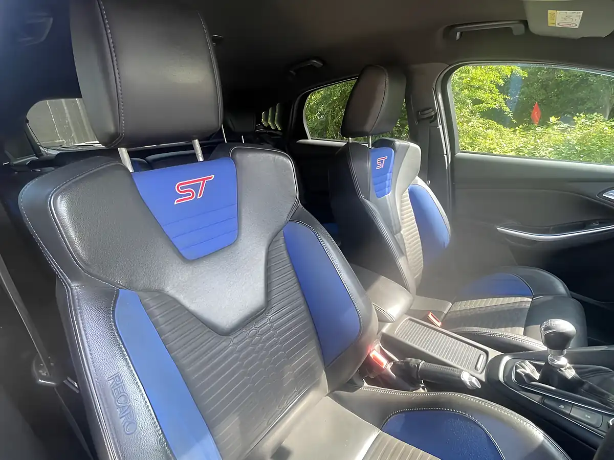 Used 2016 Ford Focus ST-2 Blue - Interior and Exterior details 10