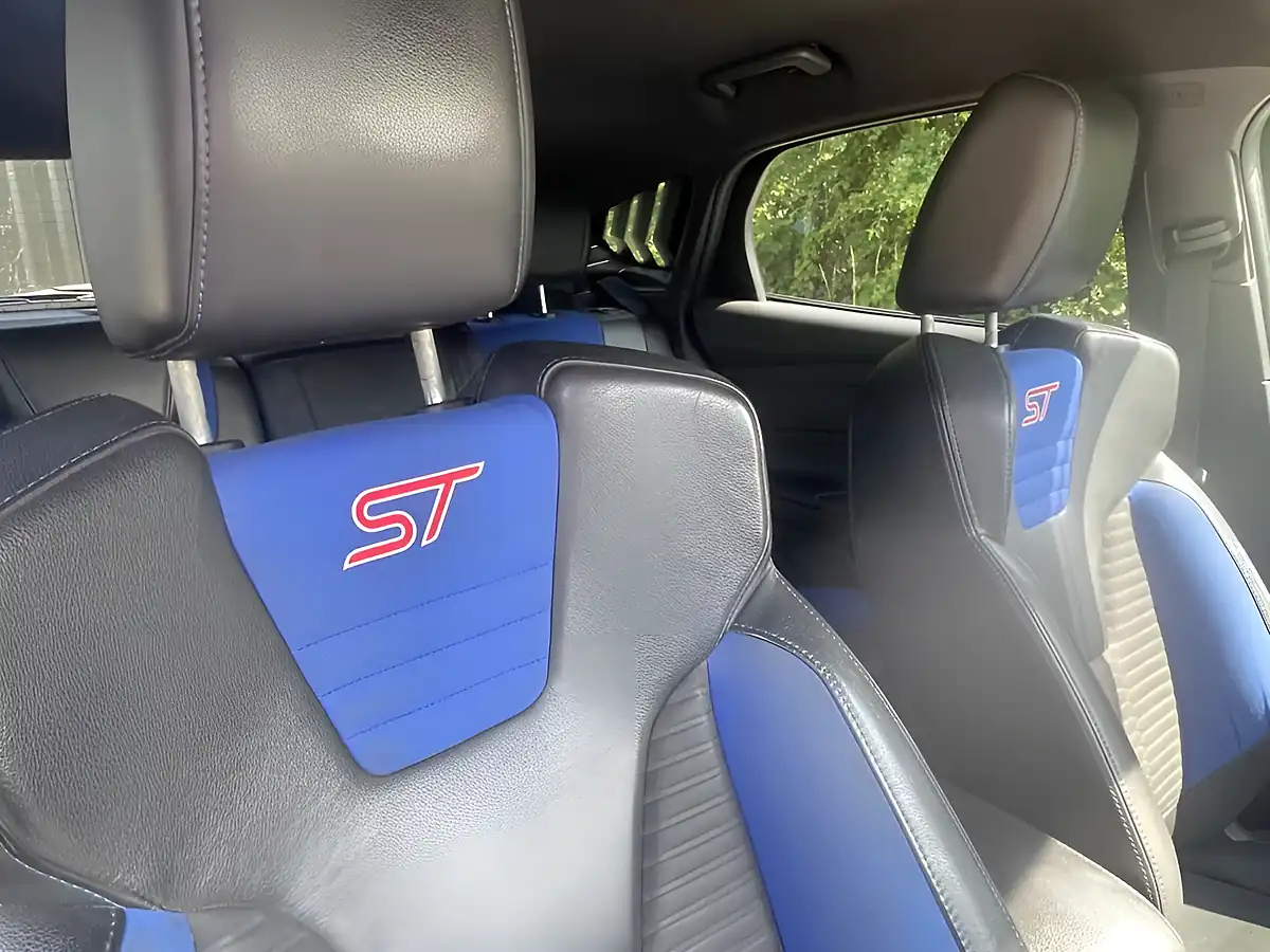 Used 2016 Ford Focus ST-2 Blue - Interior and Exterior details 8